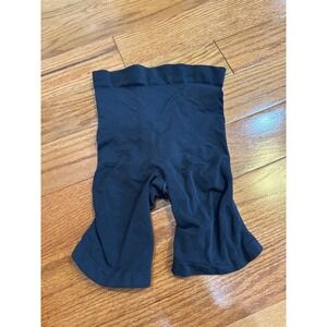 SKIMS Seamless Sculpt Mid Thigh Shorts‎ Onyx Black Shapewear Size Medium NEW